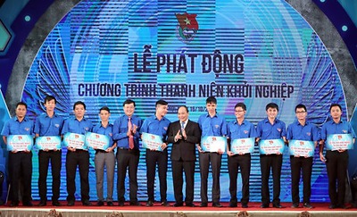 Chàng trai khiếm thị khởi nghiệp thành công từ ép trấu thành thanh củi