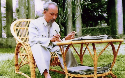 Học ngoại ngữ theo gương Bác Hồ