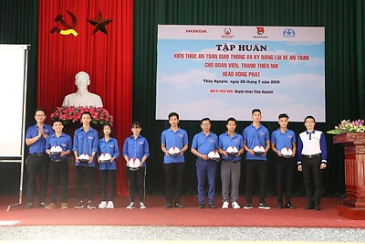 Tập huấn kiến thức an toàn giao thông và kỹ năng lái xe an toàn cho đoàn viên, thanh thiếu nhi xã Dương Quan, huyện Thủy Nguyên