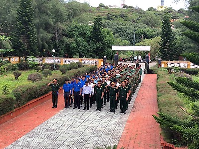 Thành đoàn - Hội Sinh viên Việt Nam thành phố tham gia chiến dịch Mùa Hè Xanh tại huyện đảo Bạch Long Vĩ