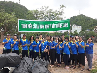 Thanh niên Hải Phòng tích cực tham gia các hoạt động làm sạch môi trường biển