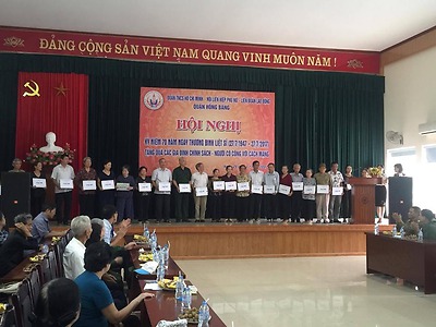 Ban Thường vụ Quận đoàn – Hội Liên hiệp Phụ nữ - Liên đoàn lao động quận Hồng Bàng phối hợp tổ chức “Hội nghị Kỷ niệm 70 năm Ngày Thương Binh Liệt Sĩ (27/7/1947 – 27/7/2017); Tặng quà các gia đình chính sách và người có công với cách mạng”.