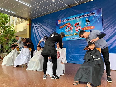 Quận Đoàn Hồng Bàng phối hợp cùng SALON tóc Mr. Luyện tổ chức chương trình cắt tóc miễn phí