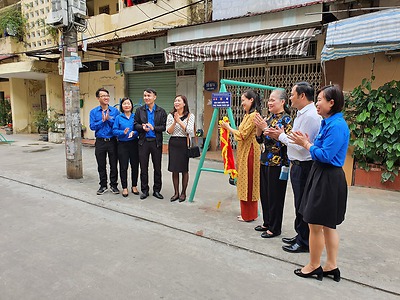 Khánh thành và bàn giao điểm sinh hoạt, vui chơi cho thanh - thiếu nhi trên địa bàn dân cư