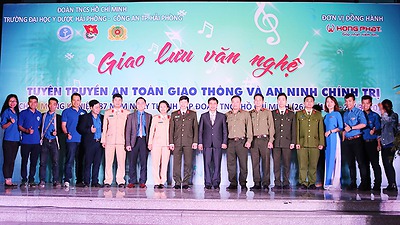 Đoàn Thanh niên CATP - Đoàn trường Đại học Y, Dược Hải Phòng: Giao lưu văn nghệ, tuyên truyền ATGT và ANCT