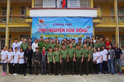 Đoàn cơ sở Phòng Hậu cần tổ chức chương trình “Tình nguyện mùa đông” đến với đồng bào và học sinh vùng lũ tỉnh Thanh Hoá