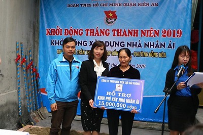 Đoàn Thanh niên Điện lực trao hỗ trợ kinh phí xây nhà nhân ái tại quận Kiến An
