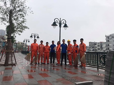 Hưởng ứng Ngày Chủ nhật Xanh - Đoàn thanh niên Điện lực Hải phòng ra quân xóa quảng cáo rao vặt