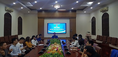 Đoàn Thanh niên Công ty Điện lực tổ chức Quán triệt , học tập 6 bài lý luận Chính trị