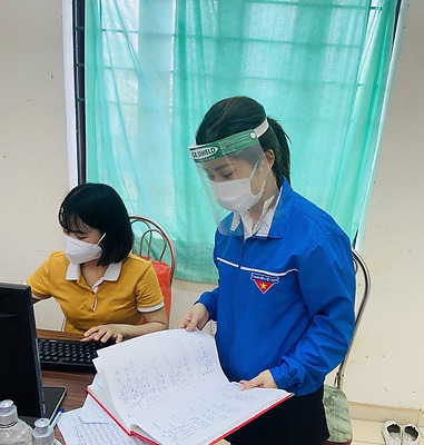 Tuổi trẻ quận Kiến An tham gia hỗ trợ trạm y tế lưu động