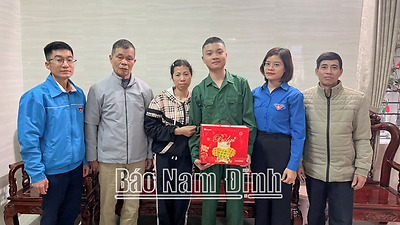 Những tấm gương bình dị mà cao quý năm 2024: Thanh niên trẻ với ước mơ xây dựng và bảo vệ Tổ quốc