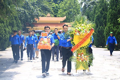 HÀNH TRÌNH ĐẦY Ý NGHĨA ĐẾN MIỀN ĐẤT THANH HOÁ CỦA ĐTN TRƯỜNG ĐẠI HỌC HẢI PHÒNG