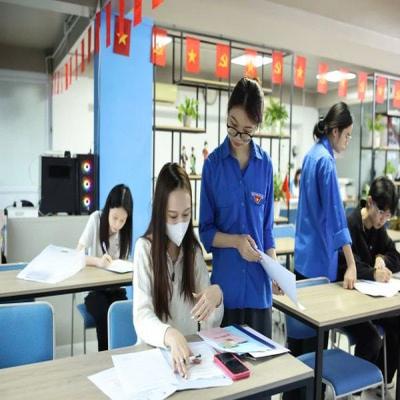 Đoàn Thanh niên - Hội sinh viên Trường Đại học Quản lý và Công nghệ Hải Phòng hỗ trợ nhập học Tân sinh viên khóa 29