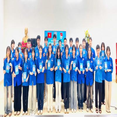 TRƯỜNG THCS TRẦN HƯNG ĐẠO TỔ CHỨC LỄ KẾT NẠP ĐOÀN VIÊN MỚI 