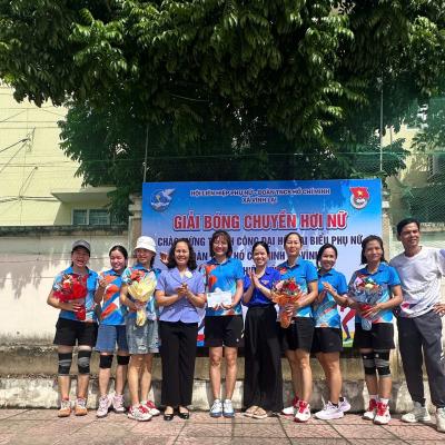 VĨNH LẠI: ĐOÀN TNCS HCM xã phối hợp với Hội Phụ nữ xã tổ chức giải bóng chuyền hơi chào mừng thành công Đại hội