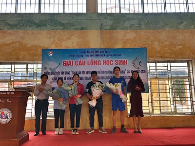Đoàn Trường THPT Vĩnh Bảo phối hợp cùng Đoàn Trường Trung tâm GDNN-GDTX huyện tổ chức Khai mạc giải Cầu lông học sinh
