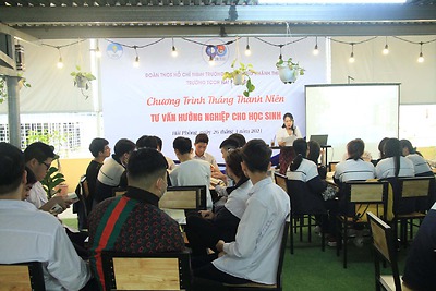 Tư vấn hướng nghiệp cho học sinh trường THPT Lương Khánh Thiện