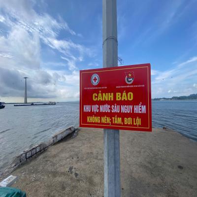 TUỔI TRẺ CÁT HẢI TRIỂN KHAI LẮP ĐẶT BIỂN CẢNH BÁO PHÒNG, CHỐNG ĐUỐI NƯỚC