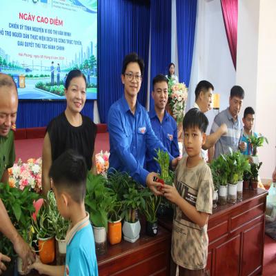 TUỔI TRẺ HẢI PHÒNG ĐỒNG LOẠT RA QUÂN NGÀY CAO ĐIỂM “CHIẾN SỸ TÌNH NGUYỆN VÌ ĐÔ THỊ VĂN MINH VÀ HỖ TRỢ NGƯỜI DÂN THỰC HIỆN DỊCH VỤ CÔNG TRỰC TUYẾN, GIẢI QUYẾT THỦ TỤC HÀNH CHÍNH”