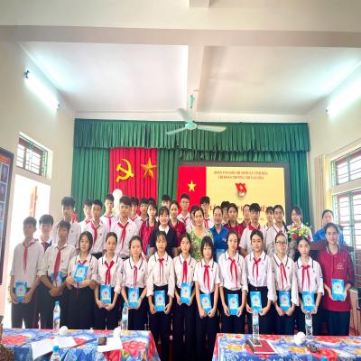 Kết nạp 32 thanh niên ưu tú vào Đoàn