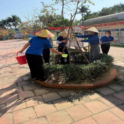 CHI ĐOÀN TRƯỜNG RA QUÂN TRỒNG CÂY HƯỞNG ỨNG “NGÀY CHỦ NHẬT XANH”