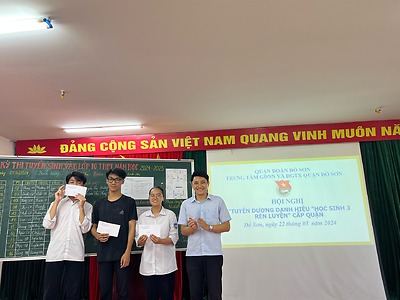 Quận đoàn Đồ Sơn: Tuyên dương học sinh đạt danh hiệu học sinh 3 rèn luyện cấp quận năm học 2023-2024