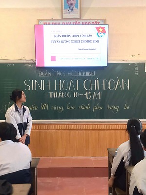 Ngày 15/11/2021, Đoàn trường THPT Vĩnh Bảo tổ chức Tư vấn hướng nghiệp cho học sinh nhà trường