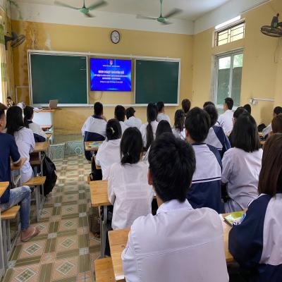 ĐƯỜNG AN: Đoàn Trung tâm GDNN - GDTX Bình Giang đã tổ chức buổi sinh hoạt chuyên đề kỷ niệm 71 năm Ngày Giải phóng Hải Phòng (13/5/1955 – 13/5/2026).