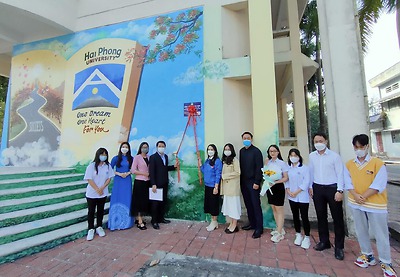 Hội Sinh viên trường Đại học Hải Phòng khánh thành công trình Bức tường Tranh thanh niên chào mừng Đại hội Đoàn các cấp.