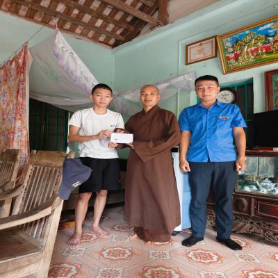 ĐƯỜNG AN: TỔ CHỨC THĂM, TẶNG QUÀ ĐOÀN VIÊN, THANH NIÊN CÓ HOÀN CẢNH KHÓ KHĂN BỊ TAI NẠN