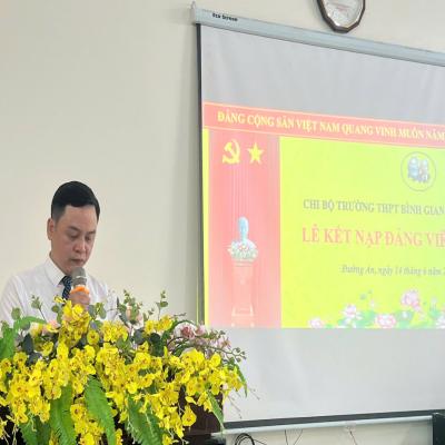 ĐƯỜNG AN: THPT BÌNH GIANG VỮNG BƯỚC DƯỚI CỜ ĐẢNG - KẾT NẠP ĐẢNG VIÊN MỚI
