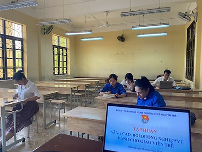 Tập huấn nâng cao nghiệp vụ dành cho giáo viên trẻ tại trường THPT Nguyễn Trãi