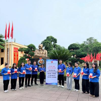 KẾT NẠP ĐOÀN VIÊN MỚI NHÂN DỊP KỶ NIỆM 81 NĂM CÁCH MẠNG THÁNG TÁM THÀNH CÔNG VÀ QUỐC KHÁNH NƯỚC CỘNG HÒA XÃ HỘI CHỦ NGHĨA VIỆT NAM