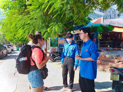 CÂU LẠC BỘ TIẾNG ANH GIAO TIẾP CHO ĐOÀN VIÊN, THANH NIÊN VỚI NHIỀU HOẠT ĐỘNG QUẢNG BÁ DU LỊCH