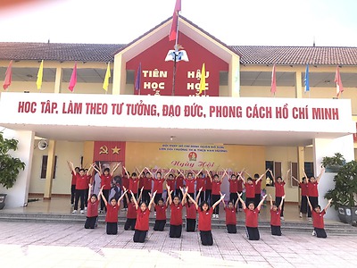 Liên đội Tiểu học & THCS Vạn Hương tổ chức Ngày hội Công nhận chương trình Rèn luyện đội viên năm học 2023-2024