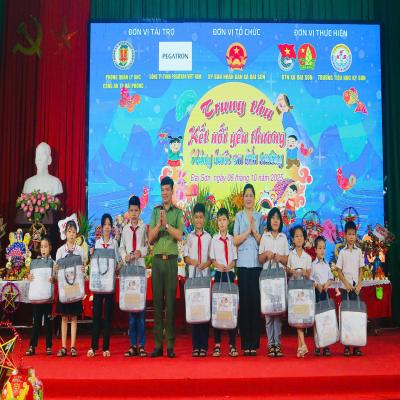 ĐẠI SƠN: Tổ chức chương trình “Trung thu kết nối yêu thương - Nâng bước em đến trường” năm 2025.