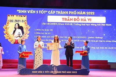 Chương trình Kỷ niệm 73 năm Ngày truyền thống học sinh, sinh viên và Hội Sinh viên Việt Nam; Biểu dương “Tập thể sinh viên 5 tốt” và “Sinh viên 5 tốt” cấp thành phố năm 2022; Trao tặng học bổng Chương trình “Chắp cánh ước mơ”; Chương trình “Hỗ trợ si