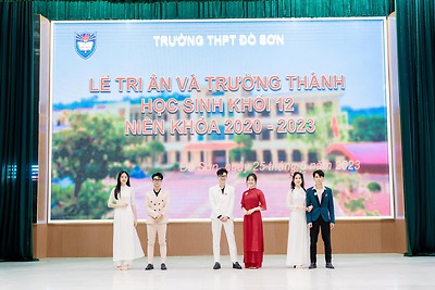Đoàn trường THPT Đồ Sơn tổ chức Lễ tri ân và trưởng thành cho học sinh lớp 12 năm học 2022-2023