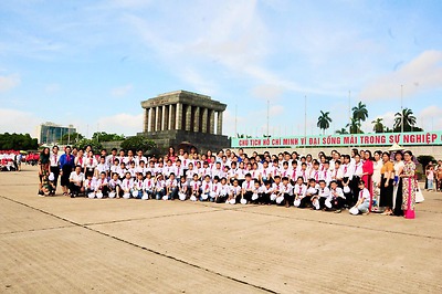 Huyện đoàn Vĩnh Bảo tổ chức Hành trình đến với Bảo tàng Hồ Chí Minh 