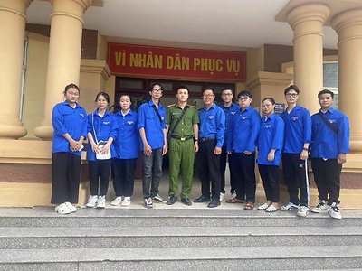 RA QUÂN THỰC HIỆN CHƯƠNG TRÌNH TUYÊN TRUYỀN, HƯỚNG DẪN HỖ TRỢ THANH NIÊN SỬ DỤNG DỊCH VỤ CÔNG TRỰC TUYẾN VÀ THANH TOÁN ĐIỆN TỬ