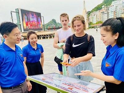 ĐOÀN THANH NIÊN HUYỆN CÁT HẢI CHỈ ĐẠO THÀNH LẬP ĐỘI HÌNH THANH NIÊN TÌNH NGUYỆN TUYÊN TRUYỀN, GIỚI THIỆU CÁC DI TÍCH LỊCH SỬ, CÔNG TRÌNH VĂN HÓA TRÊN ĐỊA BÀN HUYỆN