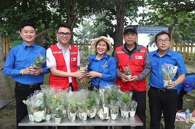 Đoàn TNCS Hồ Chí Minh Khu Kinh tế Hải Phòng ra quân tổ chức Ngày Chủ nhật xanh năm 2024 (26/5/2024)