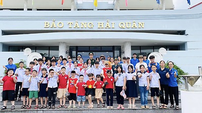 Đoàn phường Trần Thành Ngọ tổ chức tuyên truyền, học tập, tham quan địa chỉ đỏ tại Bảo tàng Hải quân