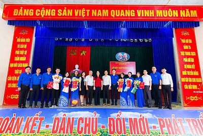 TRƯỜNG ĐẠI HỌC HẢI PHÒNG TỔ CHỨC LỄ KẾT NẠP ĐẢNG VIÊN TRONG CHIẾN DỊCH MÙA HÈ XANH NĂM 2024