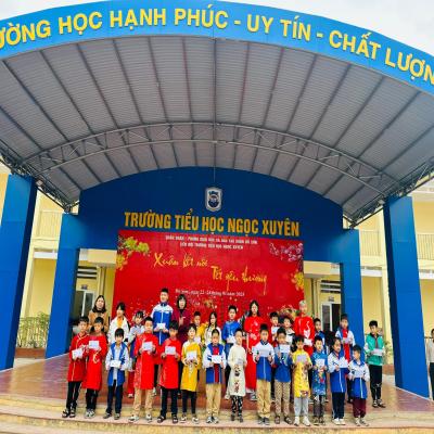 Quận đoàn Đồ Sơn: Trao quà nhân dịp Tết Nguyên Đán cho các em học sinh có hoàn cảnh khó khăn