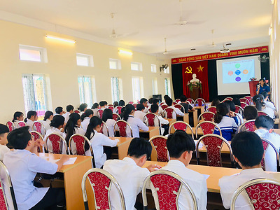 Công tác tư vấn hướng nghiệp cho học sinh tại trường THPT Nguyễn Huệ