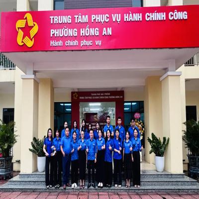 TỔ TUYÊN TRUYỀN – KẾT NỐI DỊCH VỤ CÔNG PHƯỜNG HỒNG AN HỖ TRỢ NGƯỜI DÂN CẬP NHẬT THÔNG TIN TRÊN CÁC NỀN TẢNG SỐ - RA QUÂN BÌNH DÂN HỌC VỤ SỐ