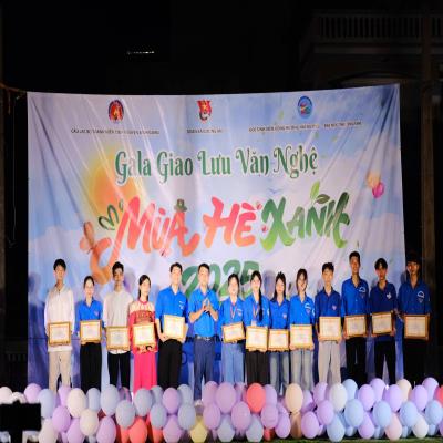 ĐƯỜNG AN: TỔ CHỨC GALA GIAO LƯU VĂN NGHỆ, TỔNG KẾT CHIẾN DỊCH TÌNH NGUYỆN 