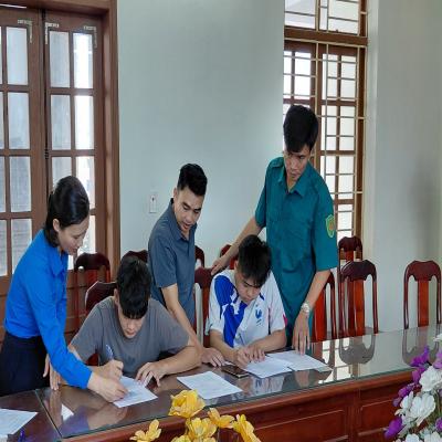 THANH NIÊN THIÊN HƯƠNG TIẾP TỤC XUNG KÍCH TÌNH NGUYỆN VIẾT ĐƠN TÌNH NGUYỆN NHẬP NGŨ