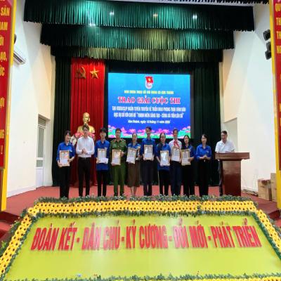 ĐOÀN XÃ KIM THÀNH: TỔNG KẾT, TRAO GIẢI CUỘC THI TẠO VIDEO/CLIP NGẮN TUYÊN TRUYỀN VỀ TRIỂN KHAI PHONG TRÀO BÌNH DÂN HỌC VỤ SỐ TRÊN ĐỊA BÀN XÃ NĂM 2025 VỚI CHỦ ĐỀ “THANH NIÊN SÁNG TẠO - CÙNG XÃ TIẾN LÊN SỐ”